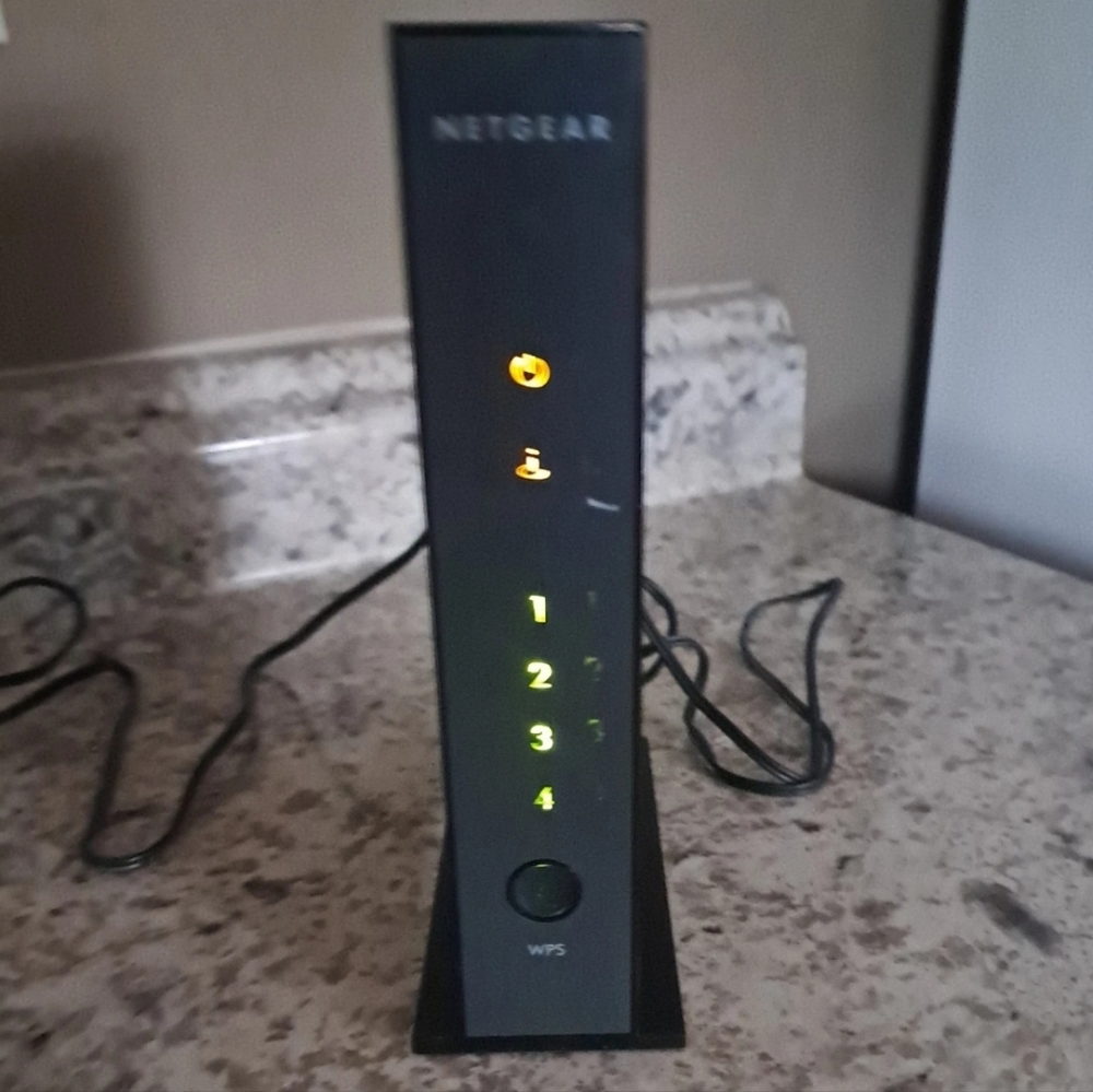 Net Gear N300 Wireless Router WNR2000 v3 With AC-DC Adapter Black